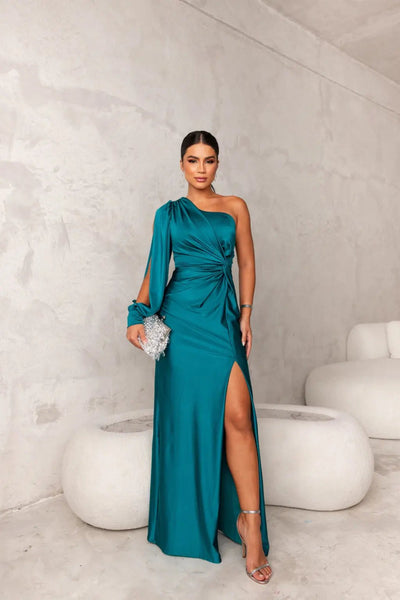 Mave Robe Élégante – Sophistication intemporelle pour toutes vos occasions