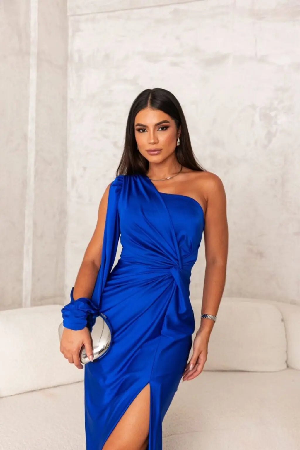 Mave Robe Élégante – Sophistication intemporelle pour toutes vos occasions