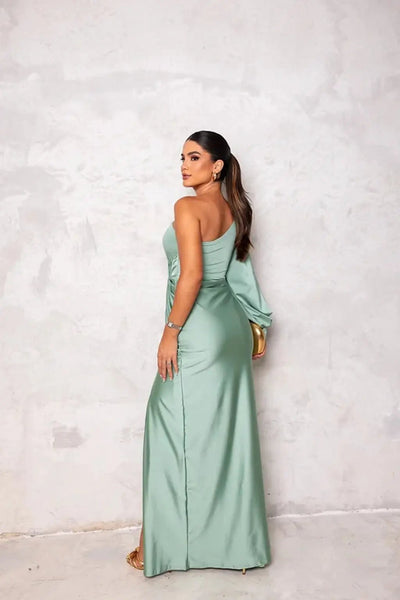 Mave Robe Élégante – Sophistication intemporelle pour toutes vos occasions