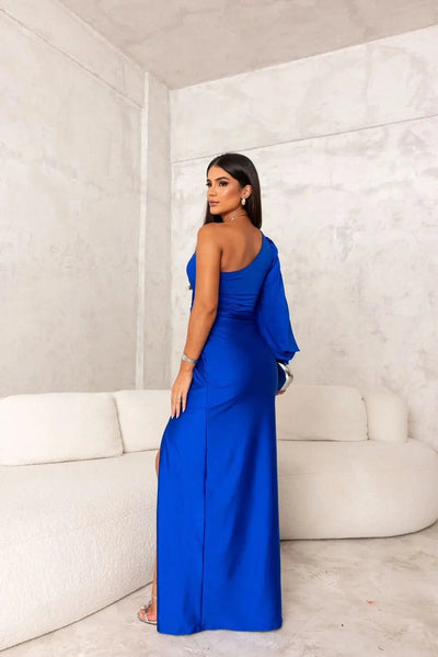 Mave Robe Élégante – Sophistication intemporelle pour toutes vos occasions