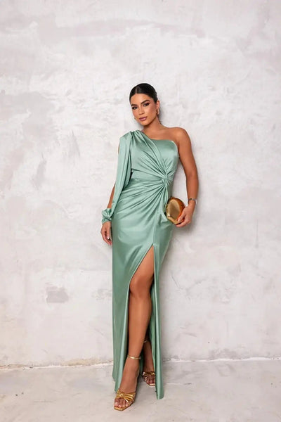 Mave Robe Élégante – Sophistication intemporelle pour toutes vos occasions