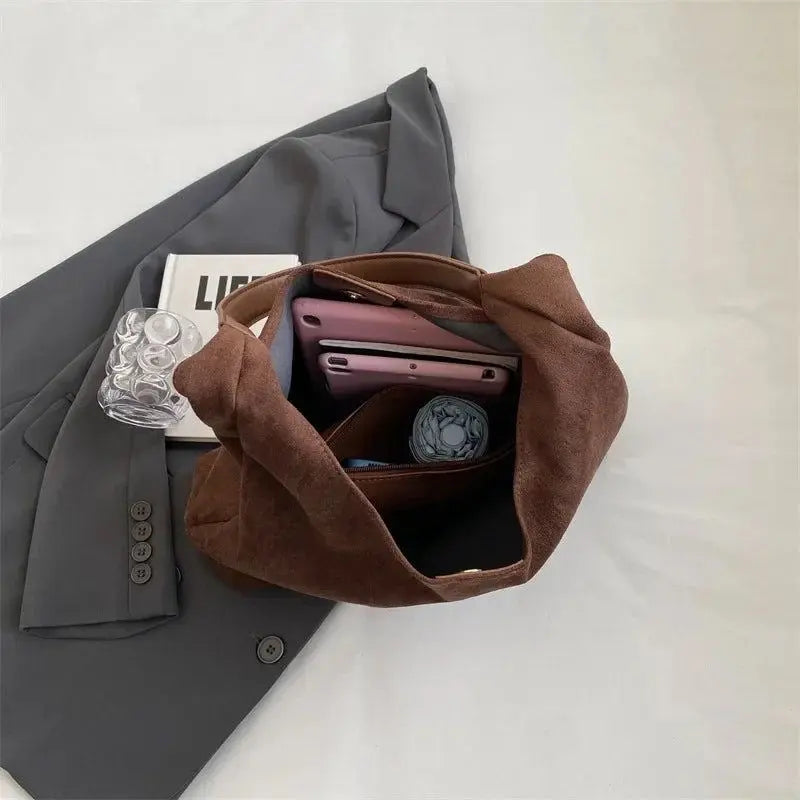 Sac à bandoulière Elora en daim – Élégance et raffinement au quotidien