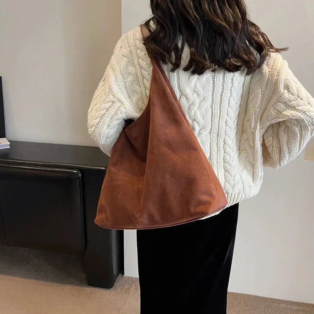 Sac à bandoulière Elora en daim – Élégance et raffinement au quotidien