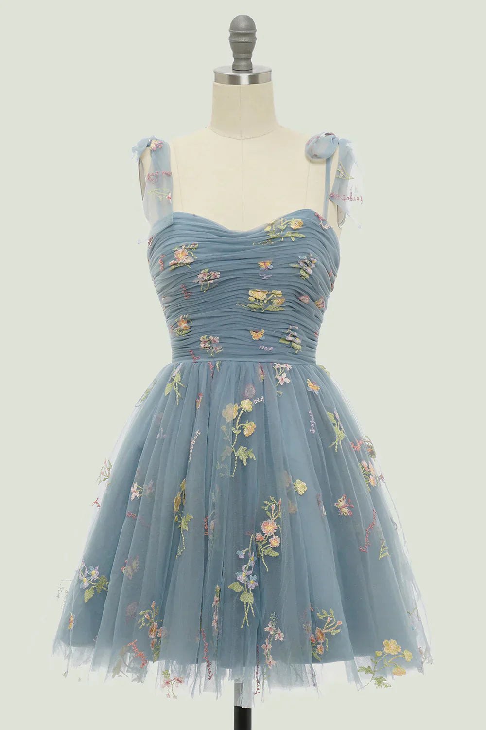 Robe Élégante avec Broderies Fines – Luxe et Confort pour Occasions Spéciales