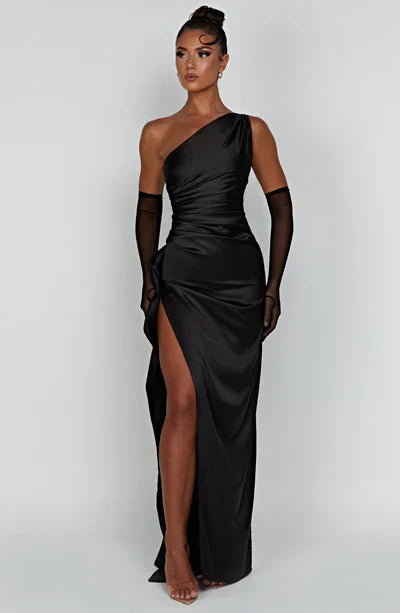 Robe Ariel Satin – Élégance et glamour avec fente haute