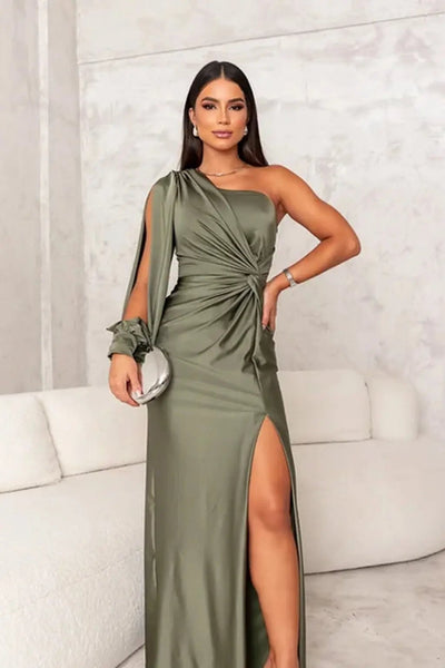 Mave Robe Élégante – Sophistication intemporelle pour toutes vos occasions
