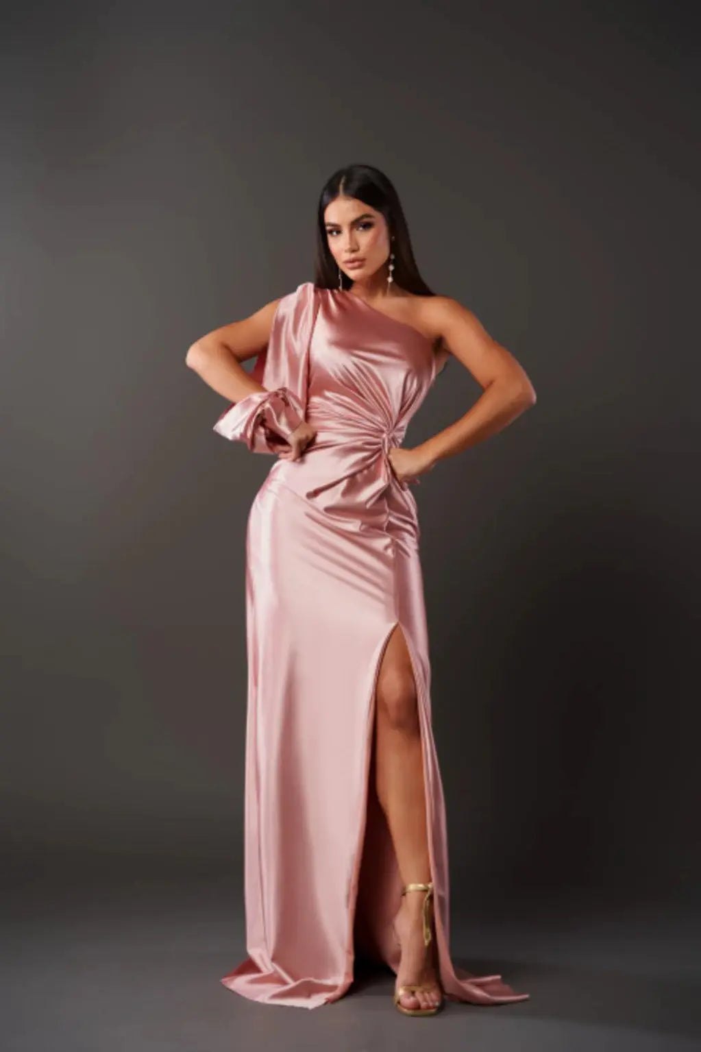 Mave Robe Élégante – Sophistication intemporelle pour toutes vos occasions