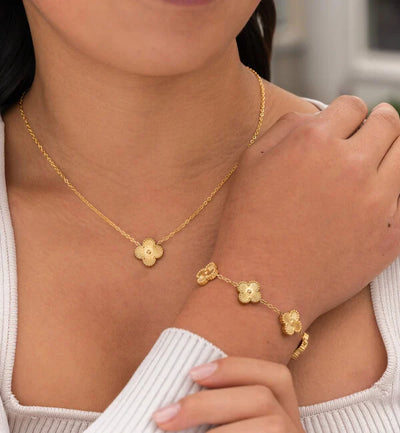 Set de Bijoux Frida Clover – Élégance intemporelle avec collier, bracelet et boucles d'oreilles