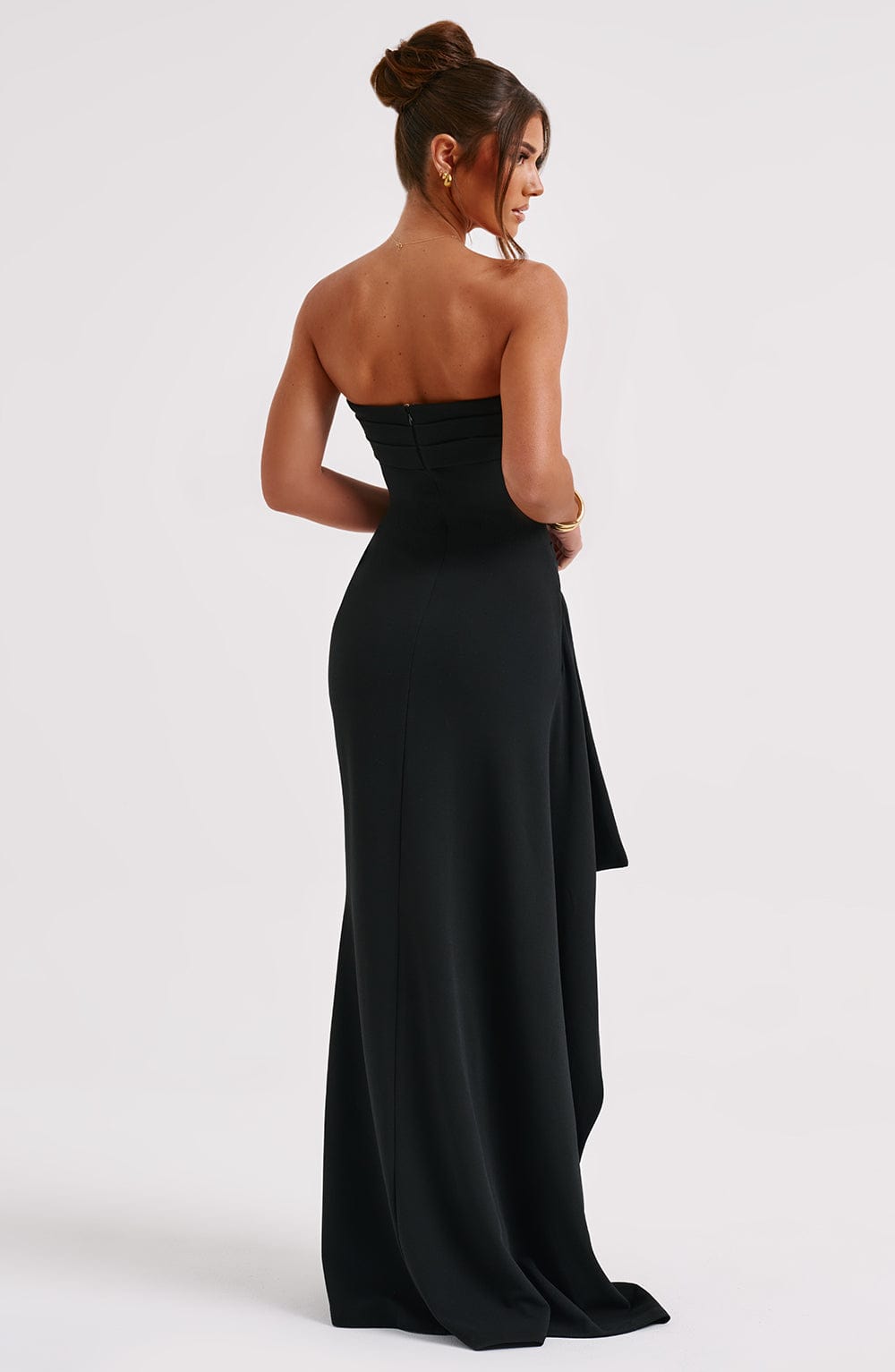 Robe Ziporah Noire – Élégance Intemporelle pour Dîners et Cocktails